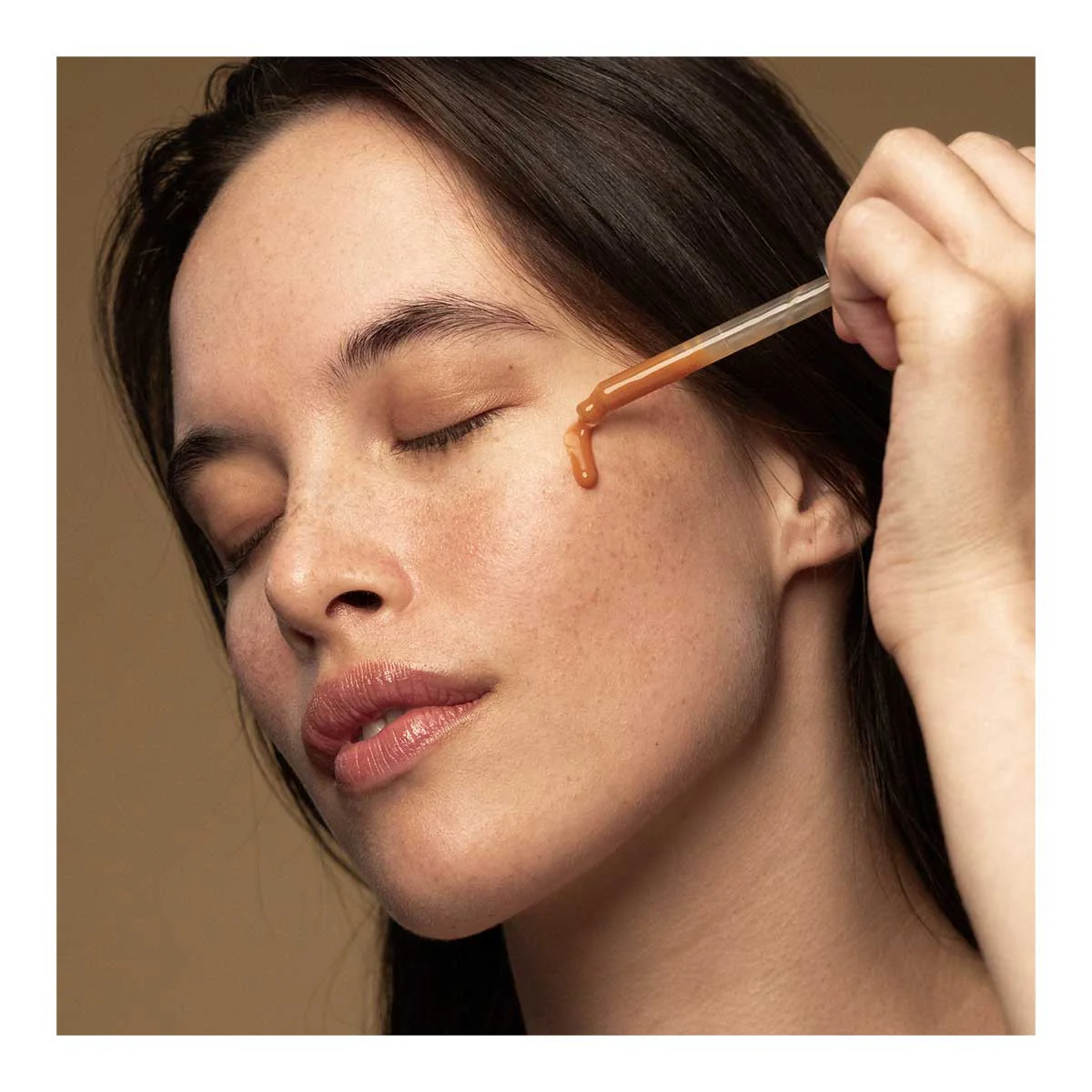 Hosanna Collagen-Plumping Water Serum - Image 3