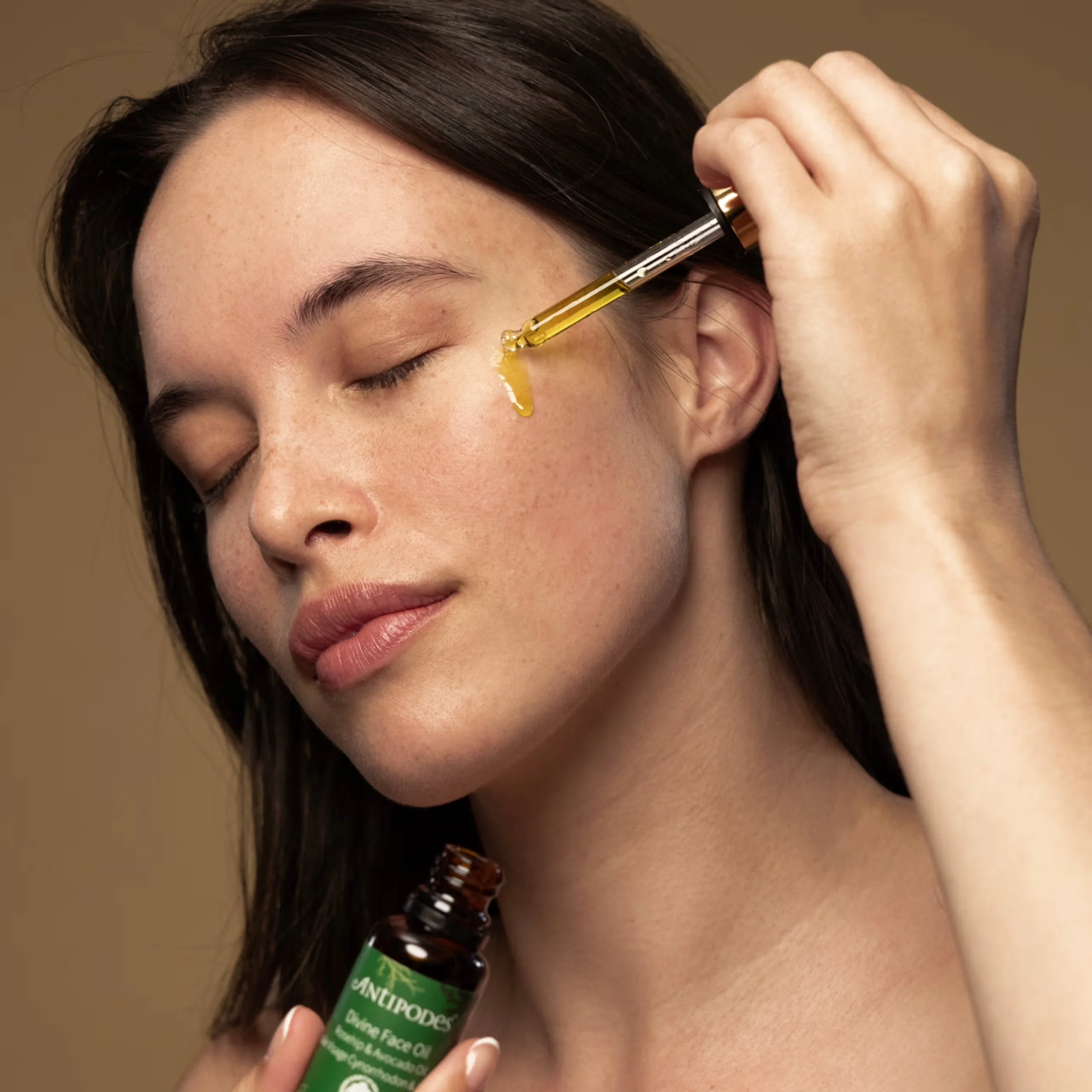 Kiwi Seed Gold Luminous Eye Cream - Image 8