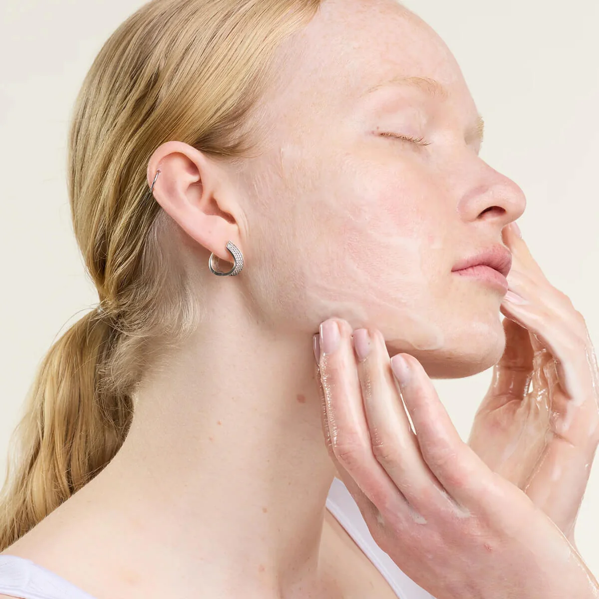 Hydration+ Gel Cleanser - Image 5