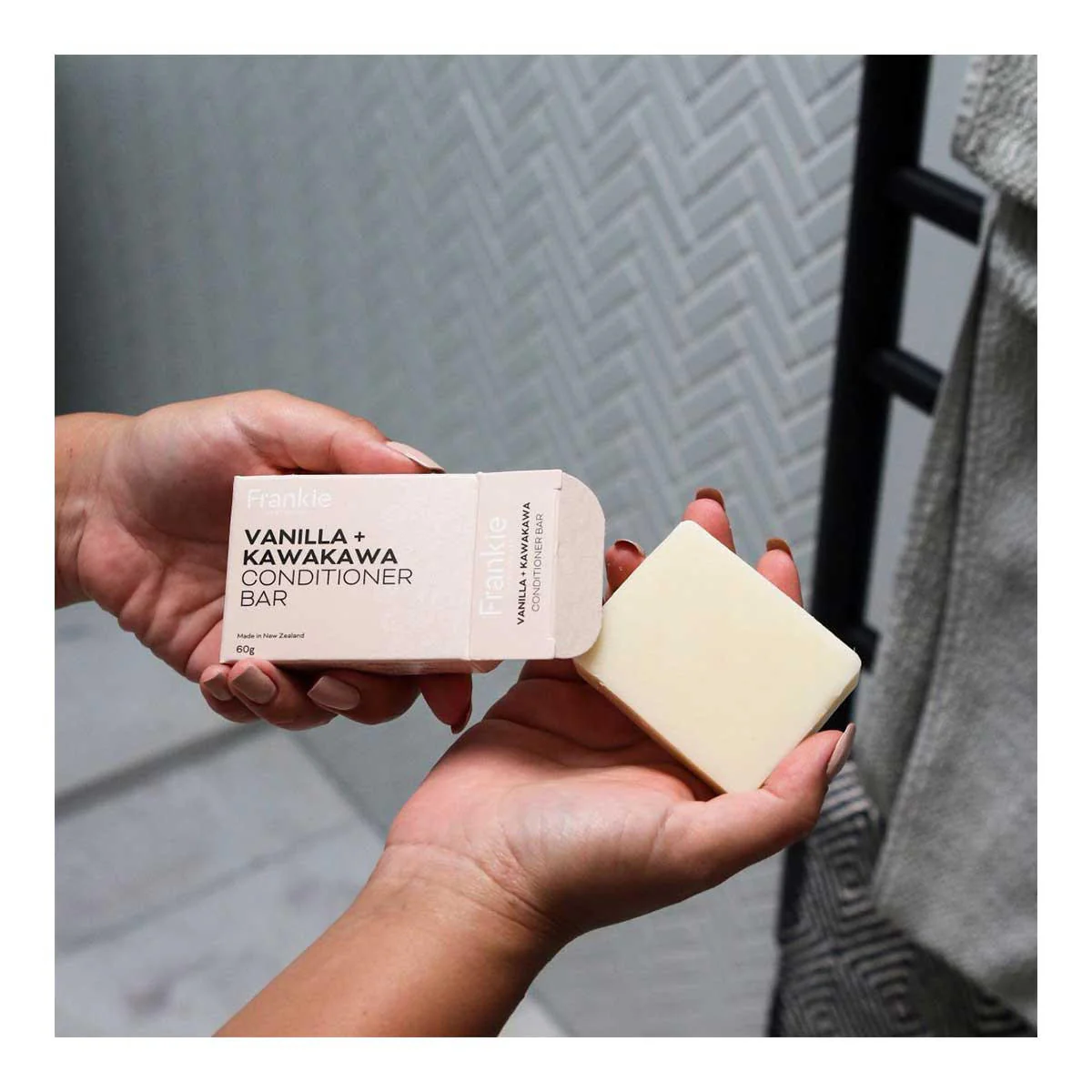 Vanilla + Kawakawa Conditioner Bar - Image 2