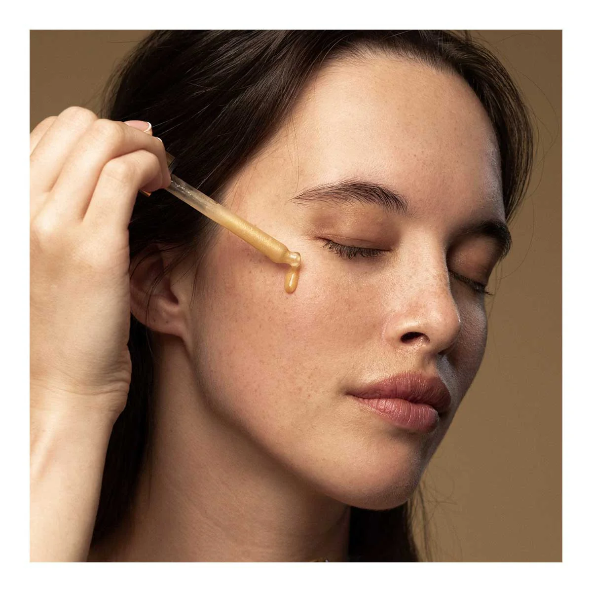 Glow Vitamin C Brightening Serum - Image 4