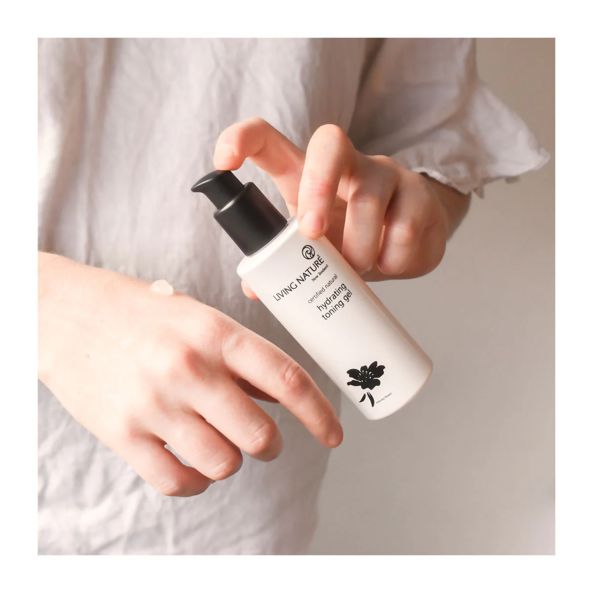 Hydrating Toning Gel - Image 2